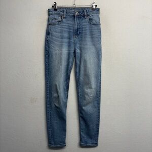 American Eagle outfitters Mom Jeans Light Wash 0‎